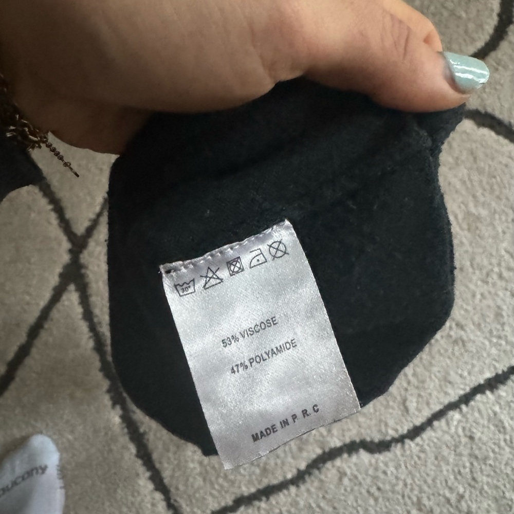 Brandy Melville Turtleneck Sleeveless Top - Picture 4 of 7